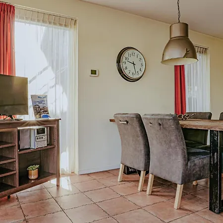 Westergeest Beneden 2 Slaapk 度假居
